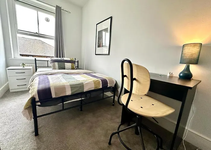 Whitechapel Station Rooms