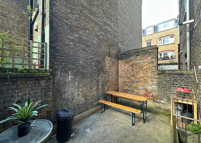 Whitechapel Station Rooms